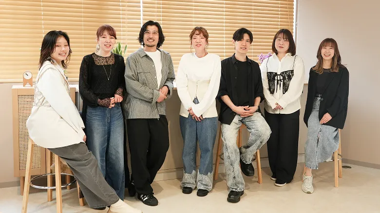 スタッフの集合写真